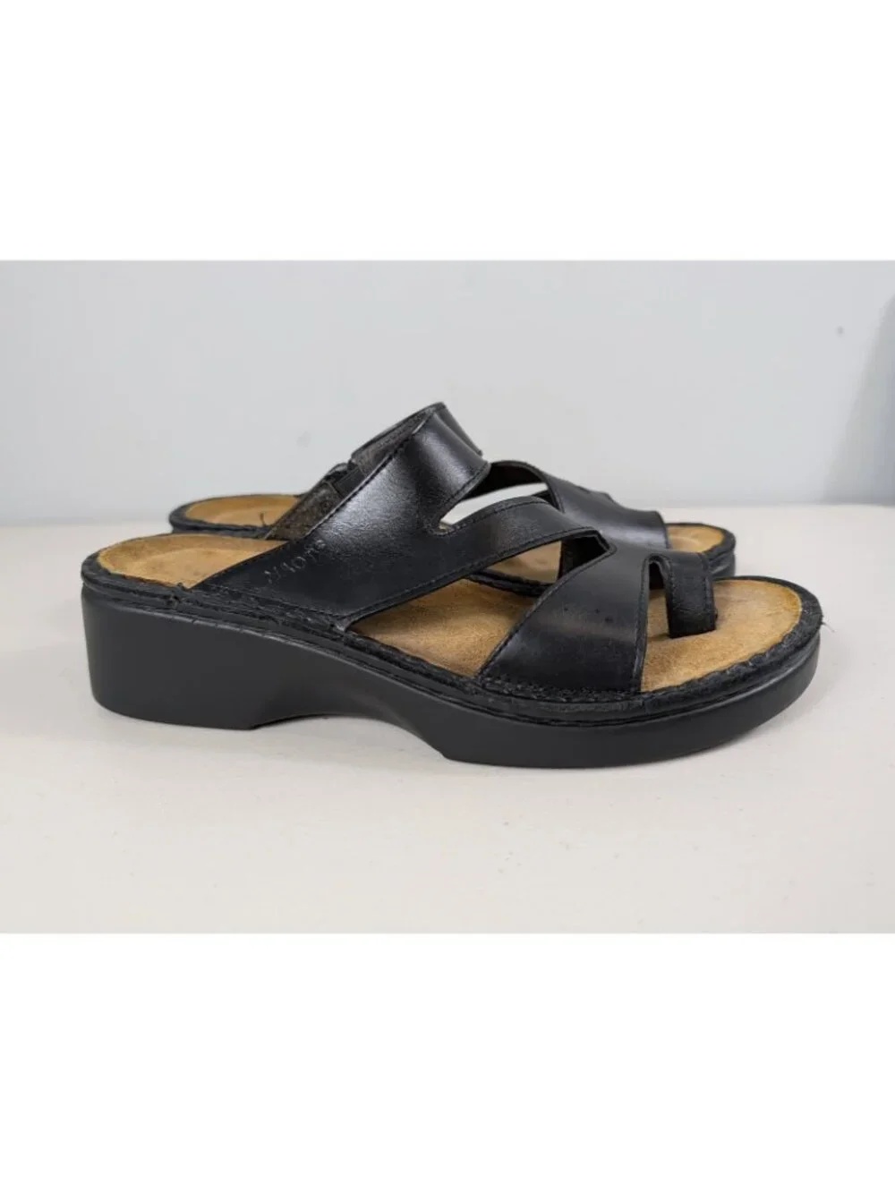 Naot Monterey sandals in black leather women's size 9